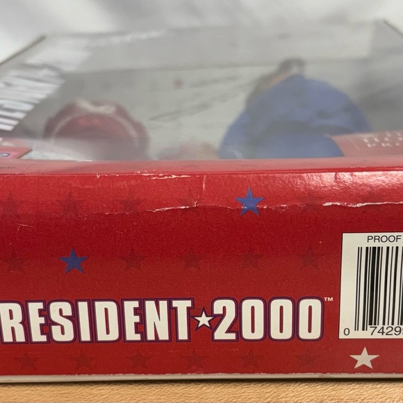 Barbie for President 2000 Doll Toys R' Us Exclusive Brunette 27305 Mattel New - Picture 6 of 10